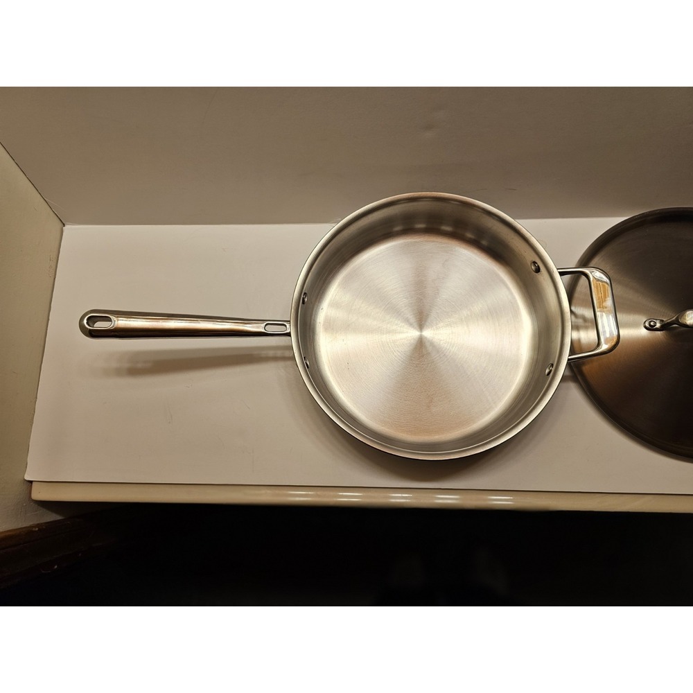 Misen Stainless Steel 5-Ply 10" Pan With Lid - Picture 3 of 12